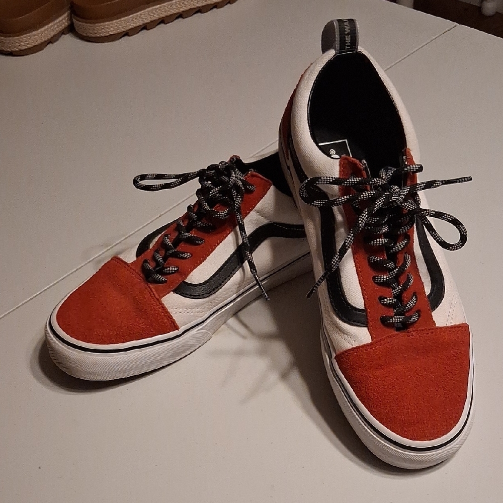 Vans Women's Red and White Old Skool Sneakers Size 10